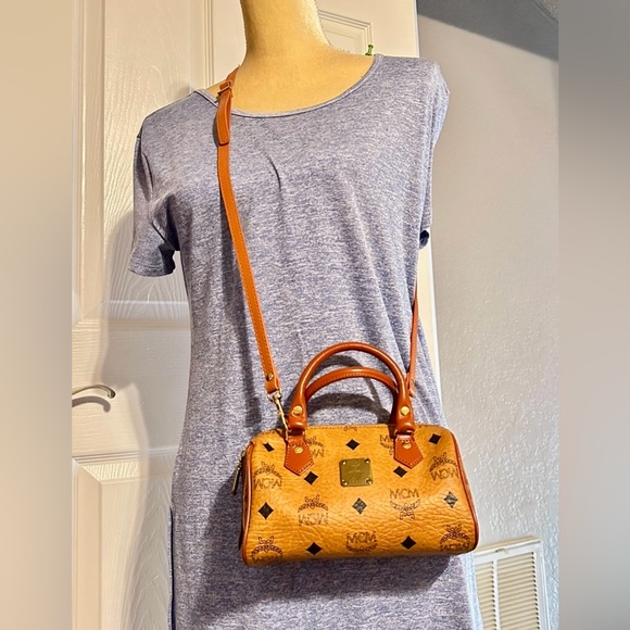 🔥EUC MCM Crossbody Leather Barrel Boston Bag - Picture 1 of 11